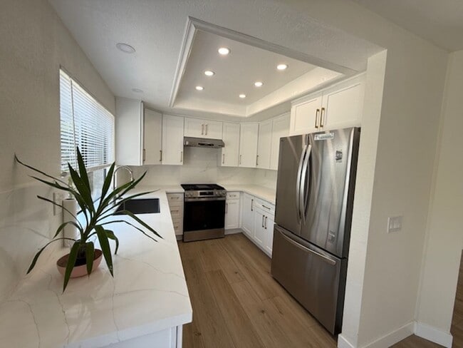 Building Photo - Updated 3 Bedroom Detached Home in Woodbri...
