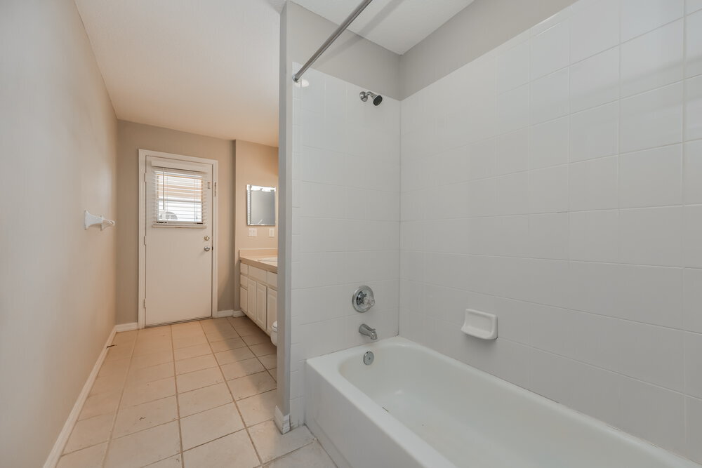 Building Photo - 8519 Parrots Landing Dr