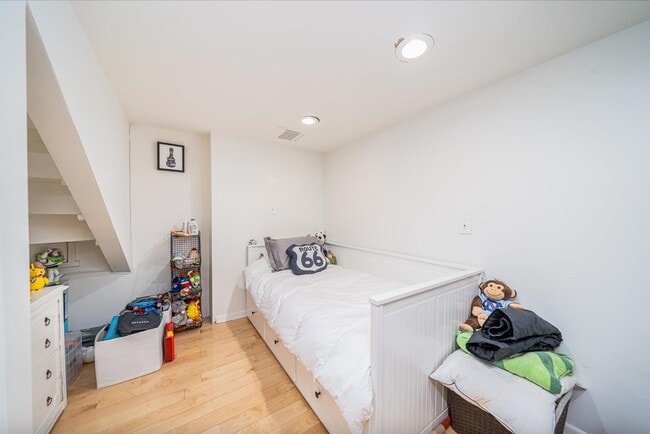 Building Photo - 829-831 Hudson St