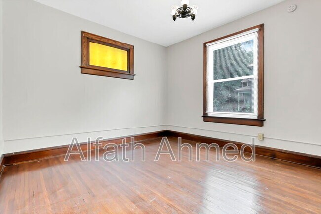 Building Photo - 294 Wyandotte Ave