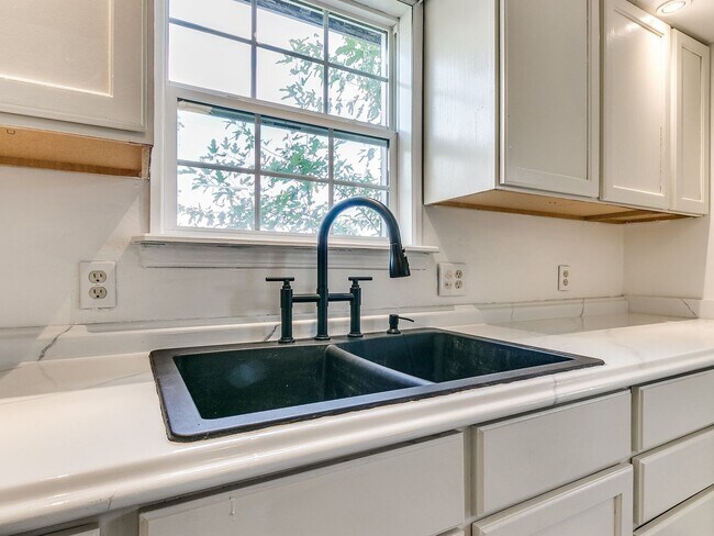 Building Photo - Charming 2 Bedroom Home in Oklahoma City