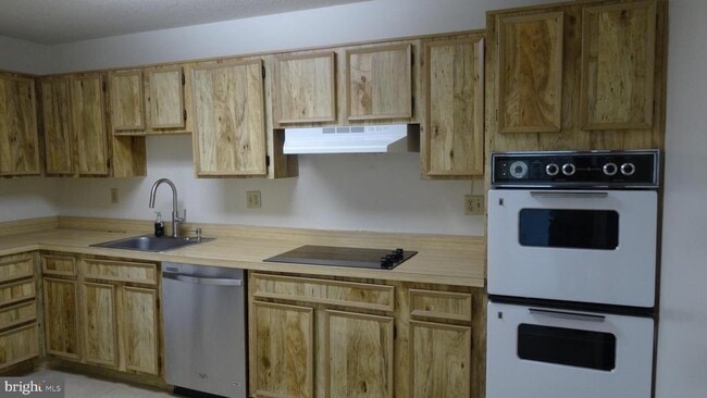 Building Photo - 8350 Greensboro Dr