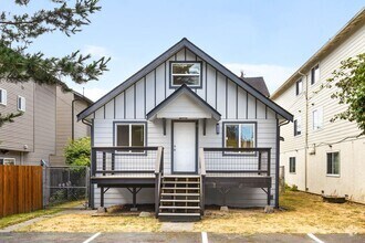 Building Photo - 10325 Midvale Ave N