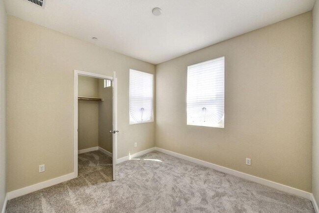 Building Photo - 3 Bed 2.5 Bath 2 Car Garage in Natomas