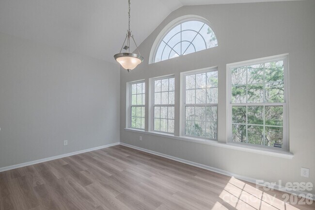 Building Photo - 3048 Arsdale Rd