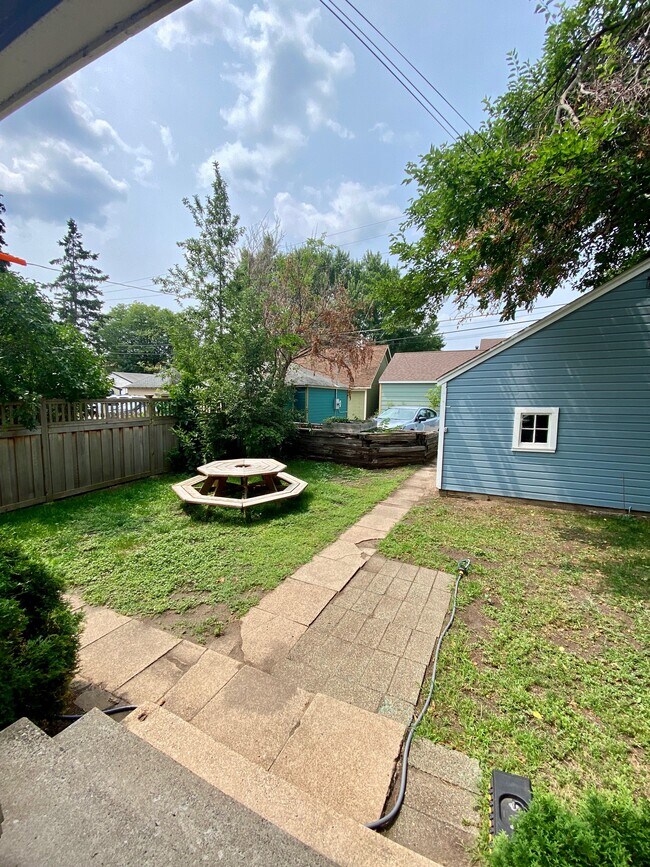 Building Photo - 3224 Hennepin Ave