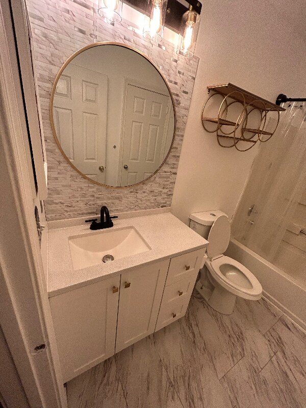 Building Photo - 999 Rue Madora