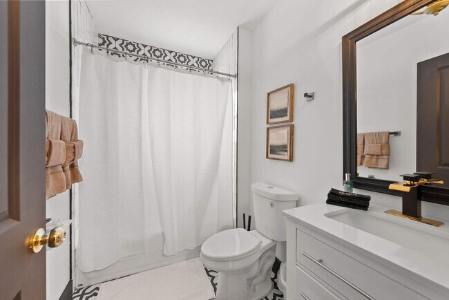 Building Photo - 286 Taylor Ave