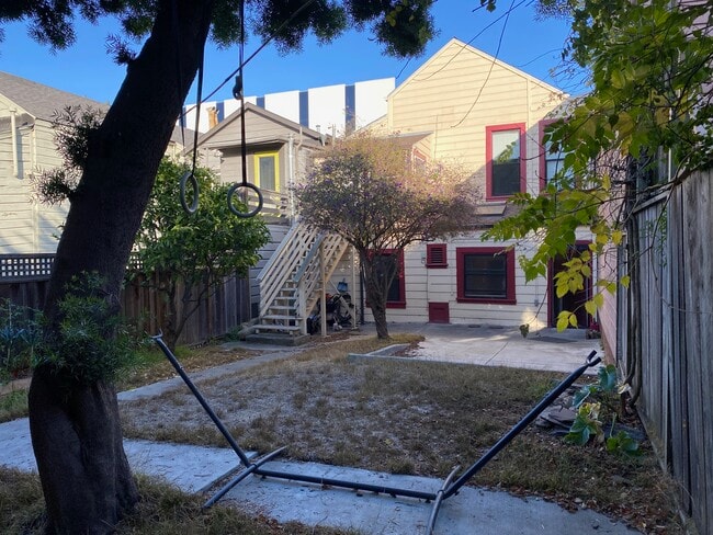 Building Photo - 326 Utah St