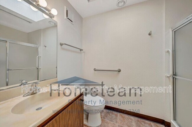 Building Photo - 2940 Lawrence St