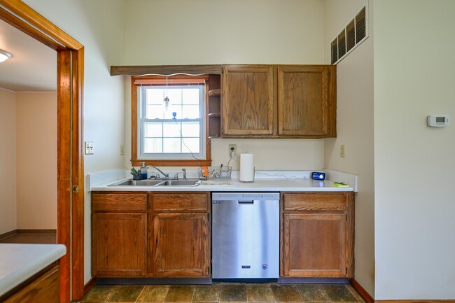 Building Photo - 4232 Chesser Rd