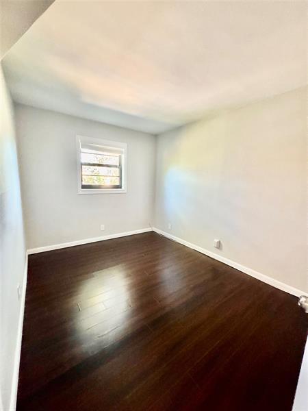 Building Photo - 905 NE 28th St