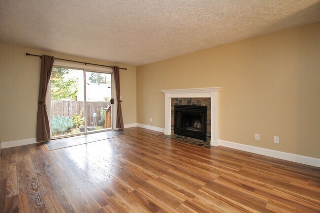 Building Photo - Updated 3 Bed/2 Bath Milwaukie Ranch Home Set On A Gorgeous Lot
