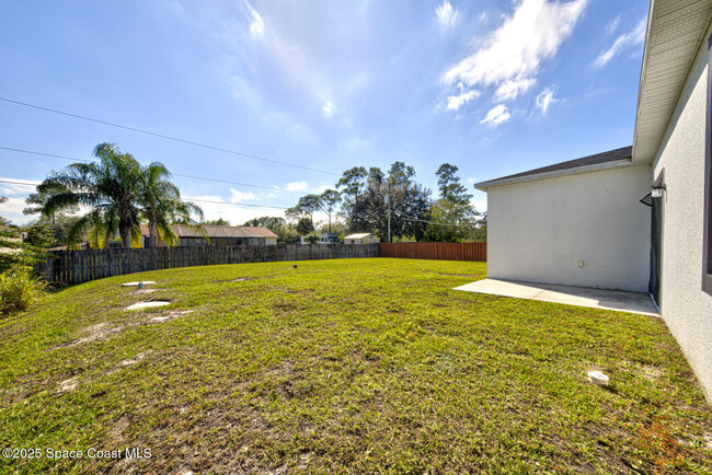 Building Photo - 906 Tolson St SE