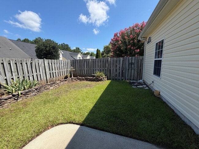 Building Photo - Immaculate townhome in Bay Hill