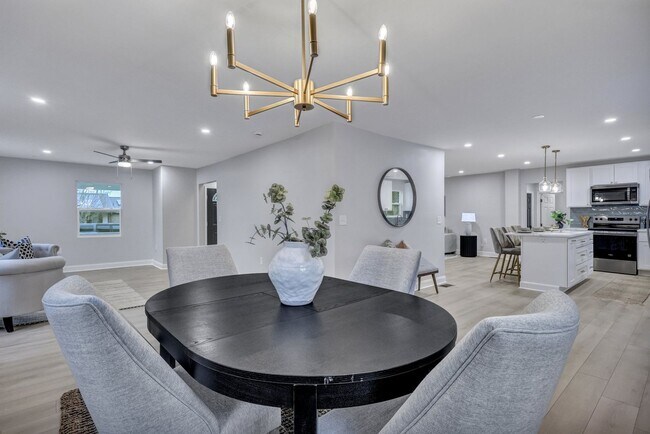 Building Photo - 828 Longbranch Dr