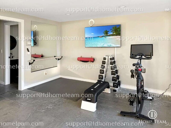 Building Photo - 9201 NE Juanita Dr