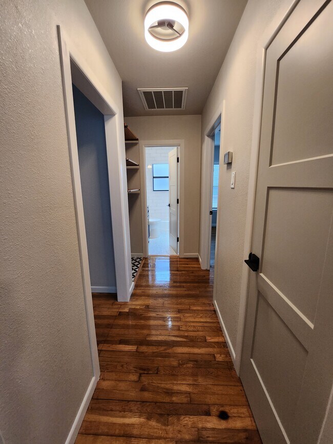 Building Photo - 1503 S 15th St