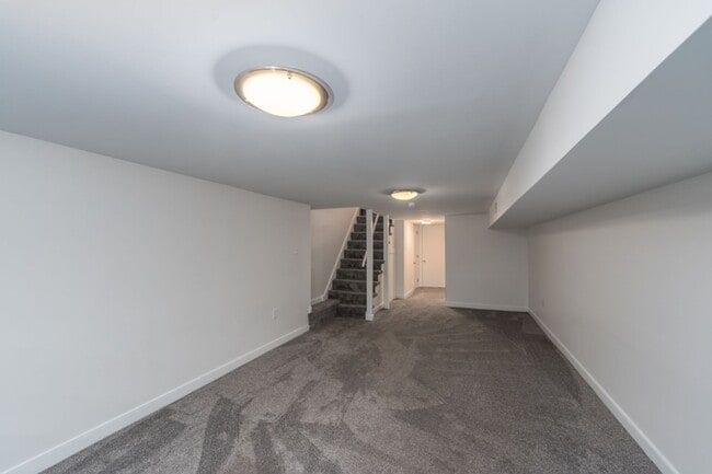 Building Photo - 5 N Linwood Ave