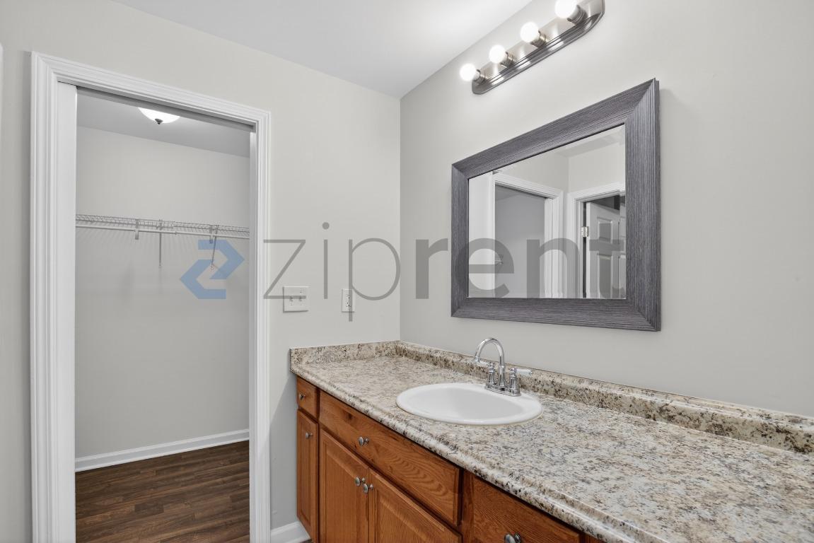 Building Photo - 3575 Oakvale Rd