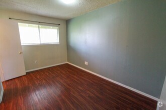 Building Photo - Charming 1-Bedroom, 1-Bath 4-Plex Unit Nea...