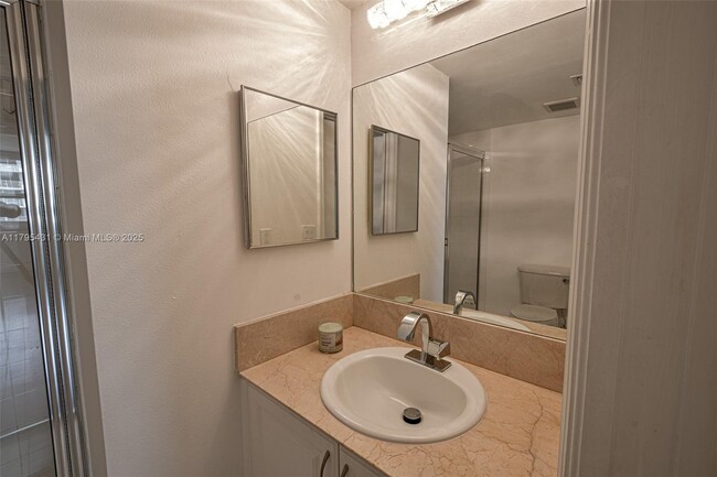Building Photo - 1155 Brickell Bay Dr