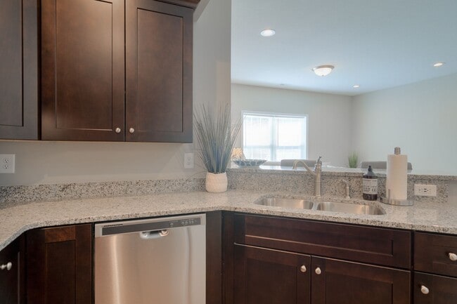 Building Photo - 91 E Main St