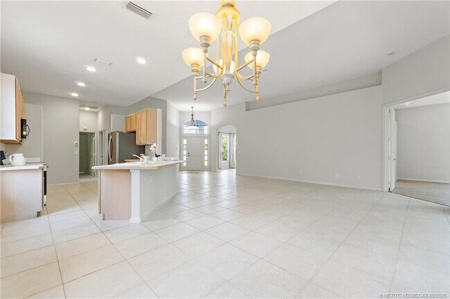 Building Photo - 1327 NW Mossy Oak Way