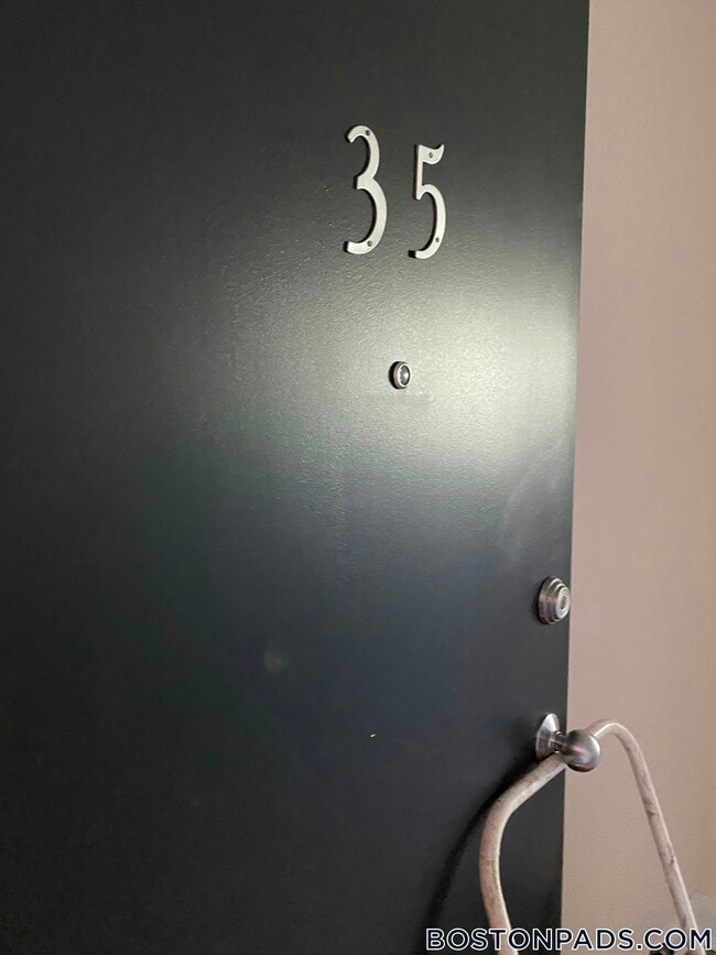 Building Photo - 15 Chester St