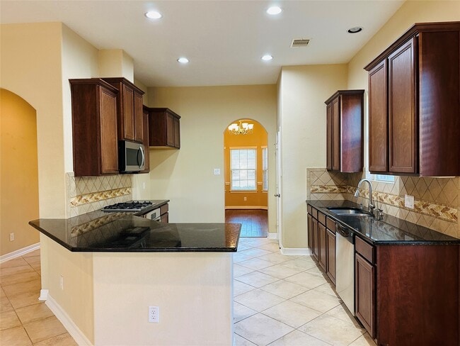 Building Photo - 21927 Field Green Dr