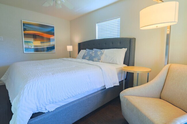 Building Photo - 831 Rouse St