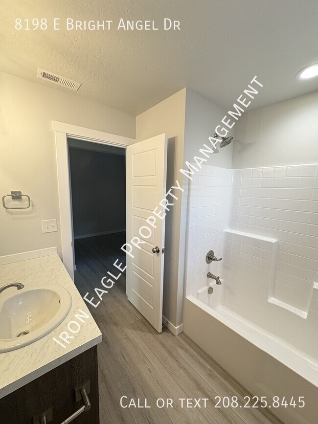 Building Photo - 8198 E Bright Angel Dr