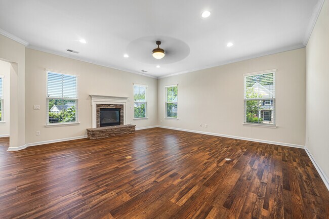 Building Photo - 4006 Fall Oak Terrace