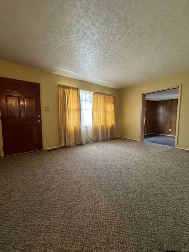 Building Photo - 709 Luther Dr