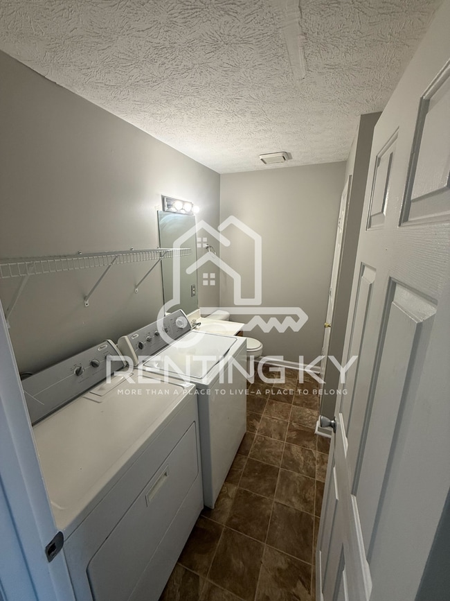 Building Photo - 1645 Foxhaven Dr