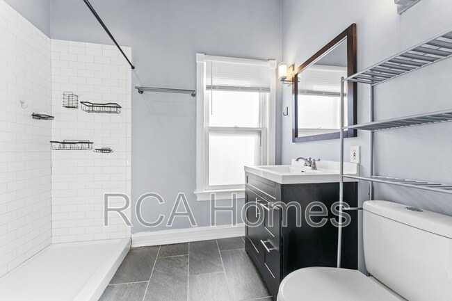 Building Photo - 918 N College Ave