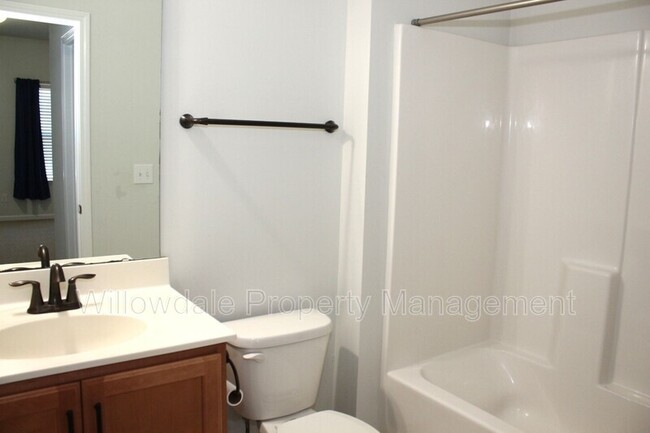 Building Photo - 200 Birdsgrove Ct
