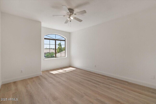 Building Photo - 1414 N Palmsprings Dr