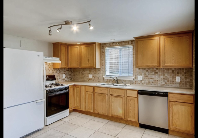 2 Bedroom Home in W Highlands with Office - 3061 W 37th Ave