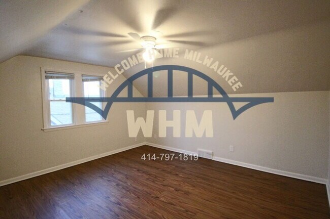 Building Photo - 221 W Ring St