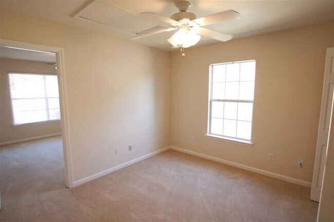 Building Photo - 2267 Pine Landing Ct