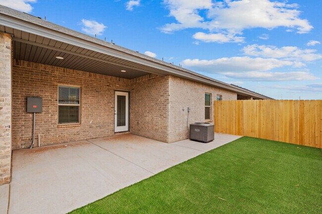 Building Photo - Brand new townhomes in Frenship East!