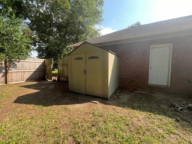 Building Photo - 3290 Valencia Dr