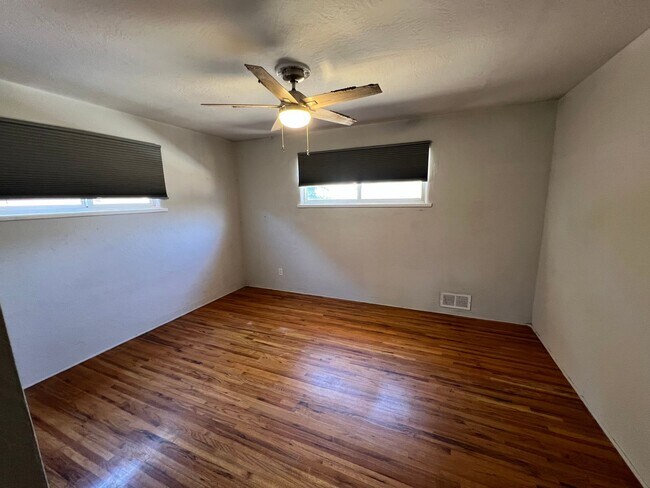Building Photo - NE 3/BD 2/BA 2/CG