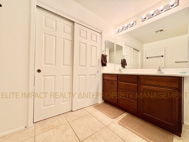 Building Photo - 10728 E Sanctuary Ridge Ln