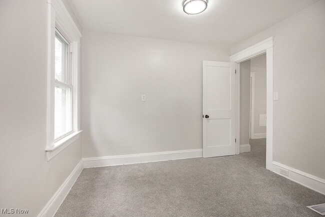 Building Photo - 15409 Grovewood Ave