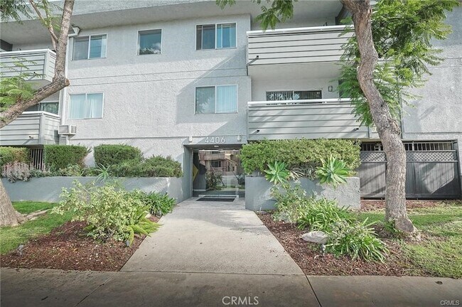 Primary Photo - 4406 Cahuenga Blvd