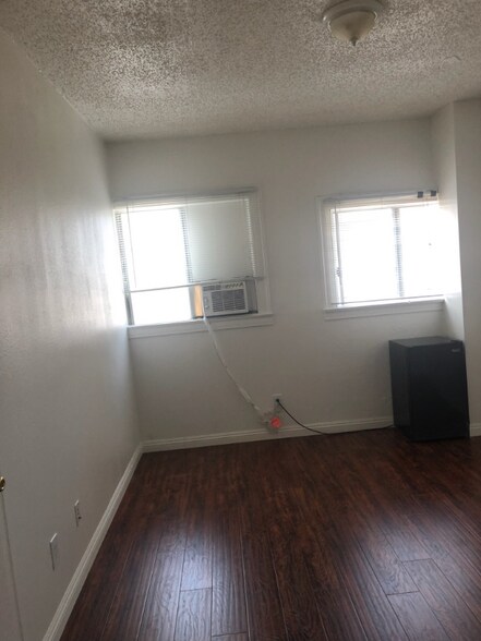 Primary Photo - 1831 11th Pl