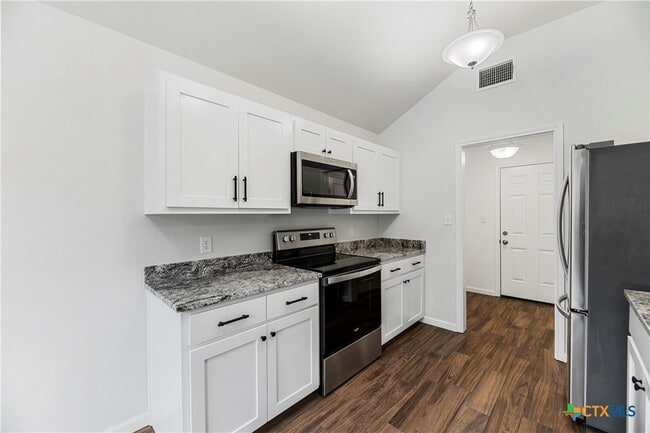 Building Photo - 230 Plum St