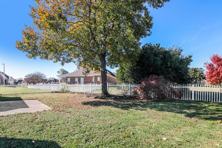 Building Photo - 4119 Golf View Cove